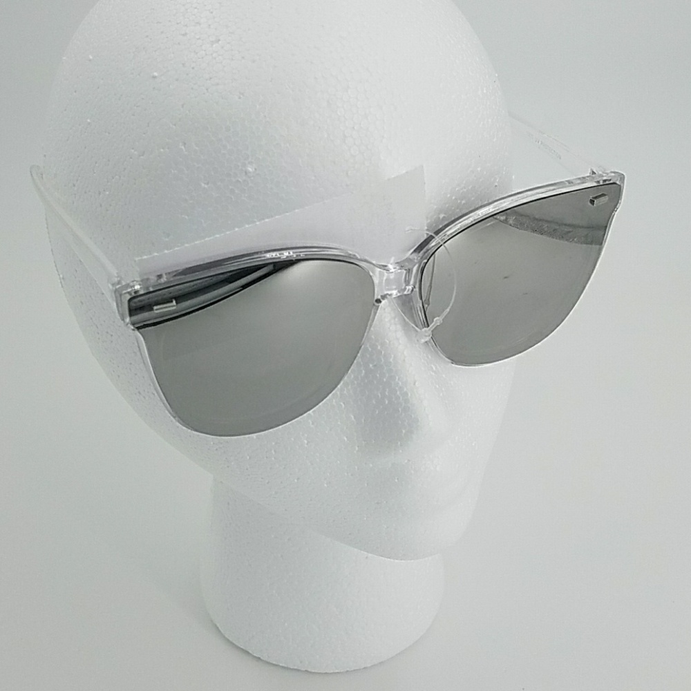 🆕️ High Fashion Sunglasses - Picture 1 of 3